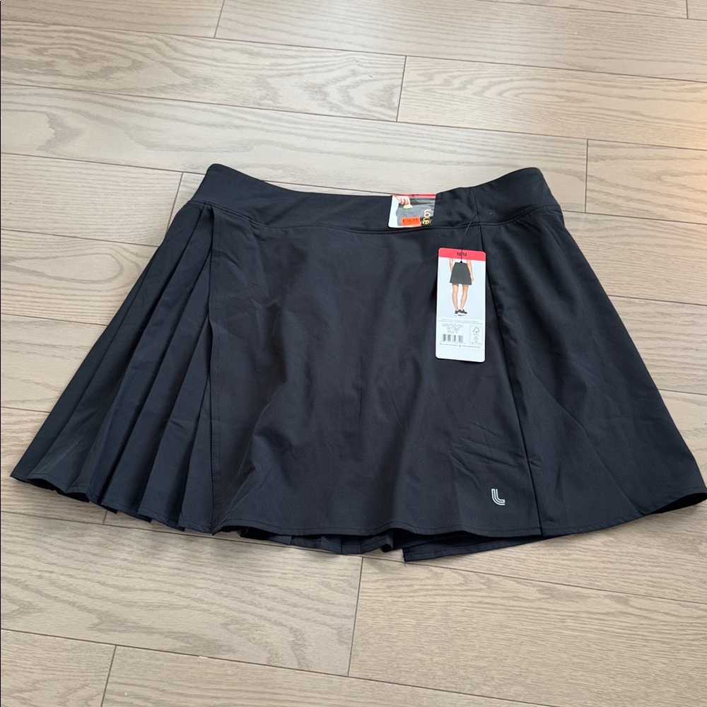XS, S & M - LOLE Black Pleated Skort - Picture 15 of 15